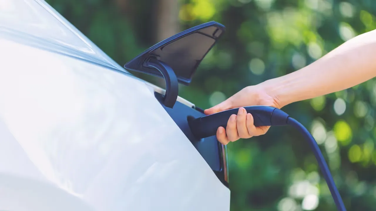 Så tjänar du på elbilsladdning hemma